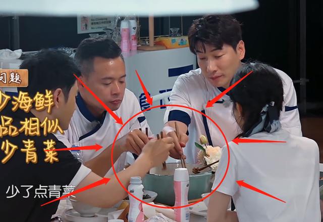 赵丽颖《中餐厅》筷子挑菜引热议，张亮发声回应事件，尽显高情商