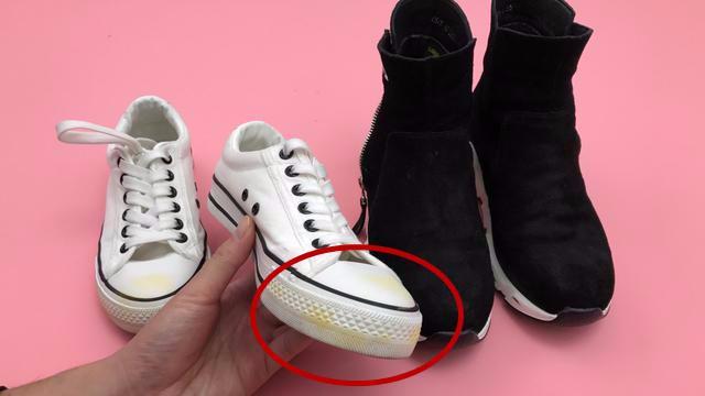白色的运动鞋怎么才能洗得更干净？