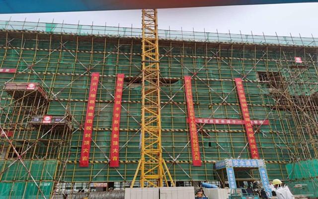 喜迎封頂日，共創(chuàng)教育夢，宿遷科技學(xué)校新建的教學(xué)樓封頂了