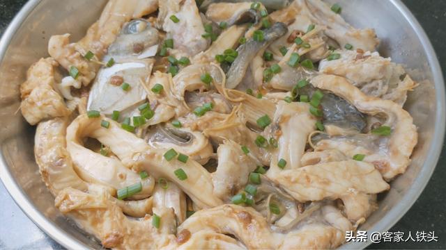 60岁老厨师教的鱼丸做法，不剁馅不绞肉，Q弹爽口，在家一样能做