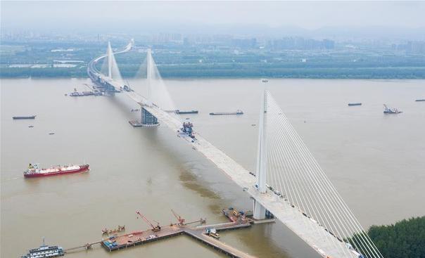 南京长江梅子洲过江通道：全长12公里，全面加密