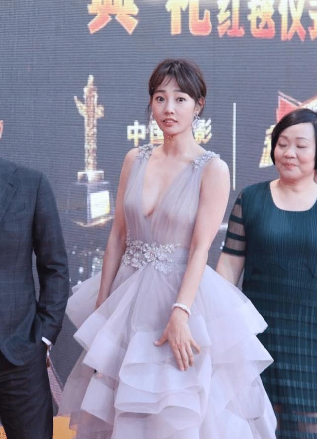 这些图片向你解释：为何白百何被称“女版陈冠