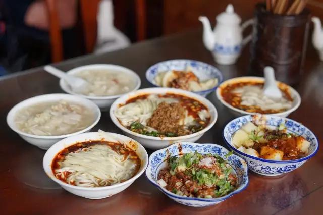 最全成都美食公交線路，來成都旅游人手一份