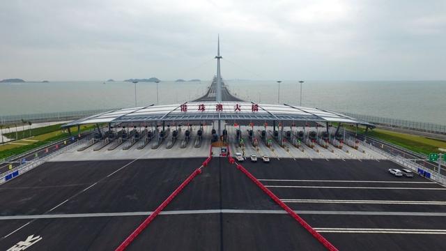 港珠澳大桥通车啦！拿好通车攻略，领略世界最长跨海大桥的壮丽，直通港澳吧！