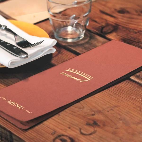 把你们最爱的艺术家做成 LOGO，贴胸口