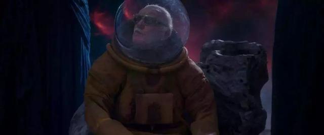 女朋友问宇宙有多大,我决定带她去篮球馆看看