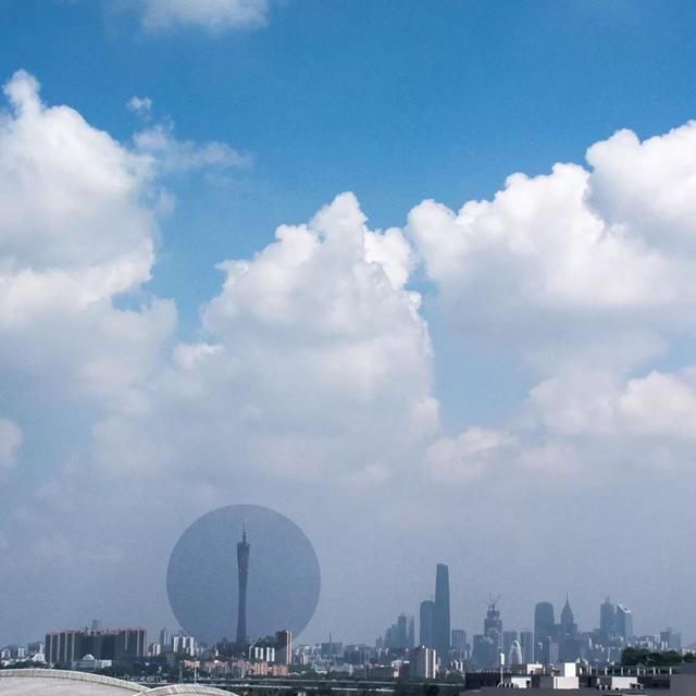 女朋友问宇宙有多大,我决定带她去篮球馆看看