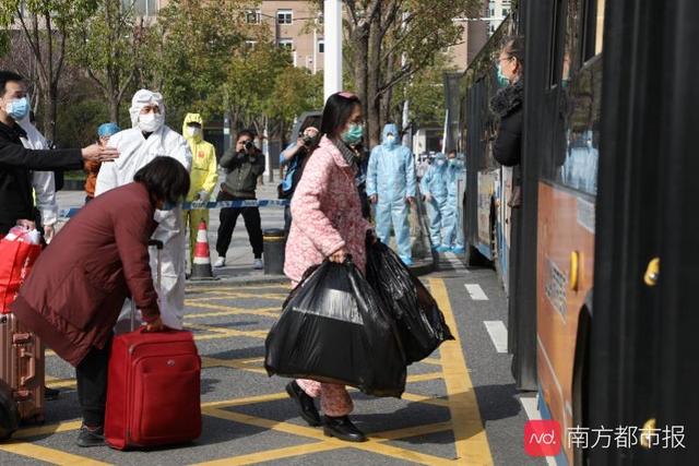 胜利消息传来:武汉方舱医院全关了!休舱现场欢天喜地如同过节