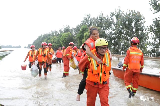 全线告急！多图直击鄱阳湖东西两岸决口抢险