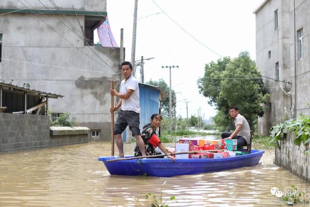 全线告急！多图直击鄱阳湖东西两岸决口抢险