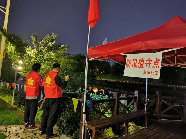 风雨无阻，日夜坚守......