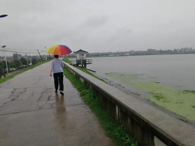 风雨无阻，日夜坚守......