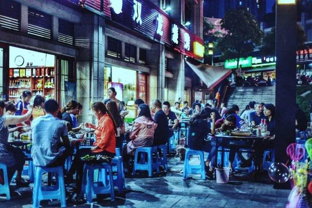 重庆市服务业复工率100% 实现增加值近6200亿元