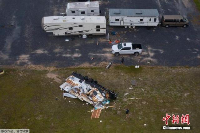 飓风、疫情双双袭击美国 多处人群疏散、急备物资