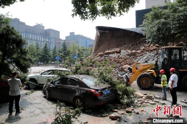 西安明秦王府城墙发生倒塌 或系连续大雨所致 明秦王府城墙倒塌在哪
