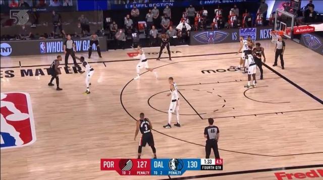 追平生涯纪录的一球！利拉德超远三分弹到天上后落袋