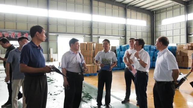 全国工商联医药业商会副秘书长李忠泽来我县考察
