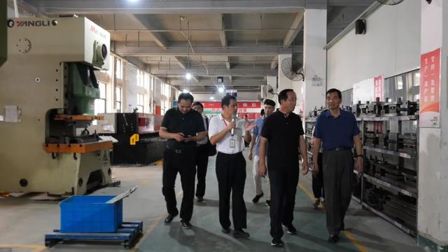 全国工商联医药业商会副秘书长李忠泽来我县考察