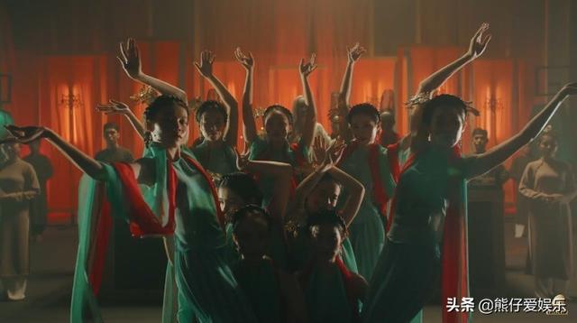 王和王后不和，双双爱上宫中乐师？这三人组演