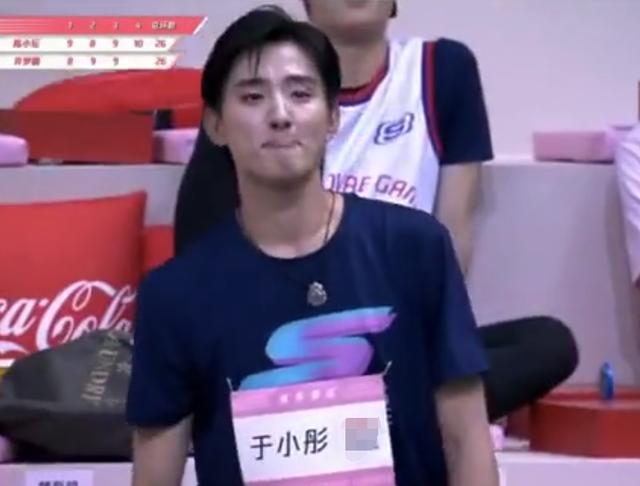 陈小纭喜获射箭冠军，台下恋人于小彤的举动成亮点，甜到我了