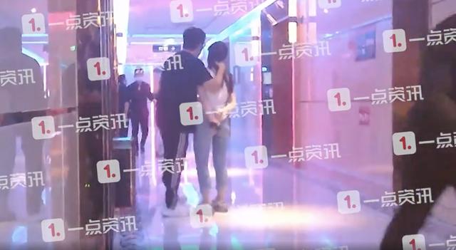 王岳伦和朋友亲密如爱人,瓜友们疑惑不解,李湘这也能炫富吗?