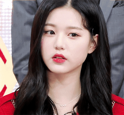 拥有三角嘴型的女团爱豆们