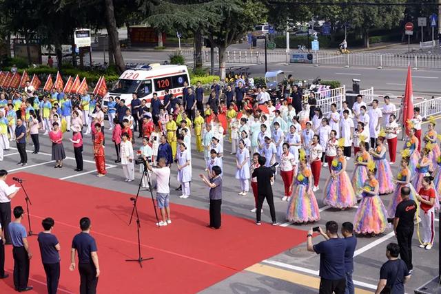 陕西中医药大学附属医院参加咸阳市“全民健身日”群众体育展演