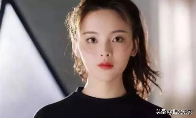 关晓彤妈妈的职业，韩雪妈妈的职业，看到杨超