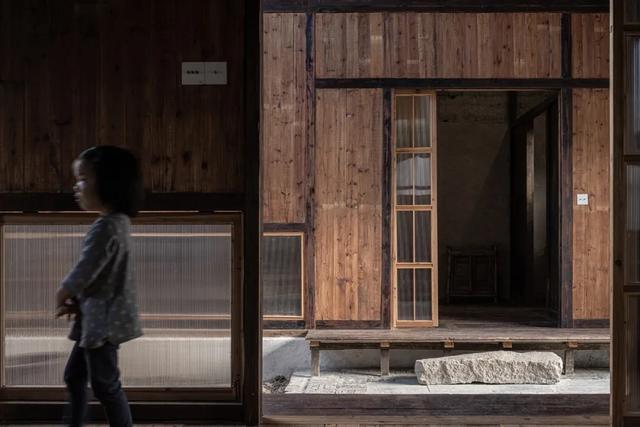 夫妻抵押掉上海独栋洋房，借1300万到乡下造房：我自在了