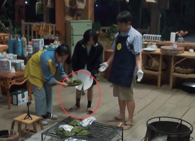 黄磊在综艺里表现是不妥，但不至于人品出问题