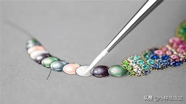 Dior新一季高级珠宝「Tie & Dior」，彩色宝石演绎的扎染意象