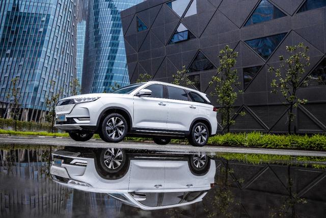 开启长安欧尚X7纯电时代，长安欧尚X7 EV 15.99万起心动上市