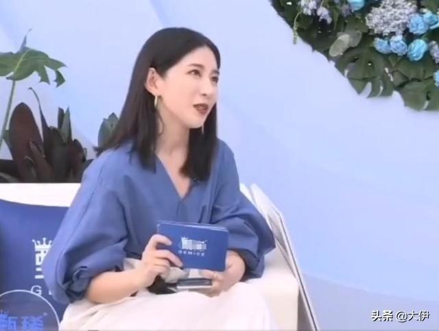 李现梗王在线接梗:淡黄的长裙，火红的裤衩！