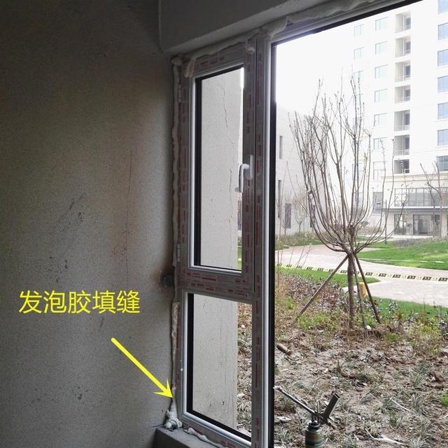 发泡胶怎么用(一次性管式发泡胶图解)