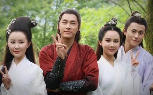 杨紫点赞肖战微博后又取消，被网友吐槽戏太多