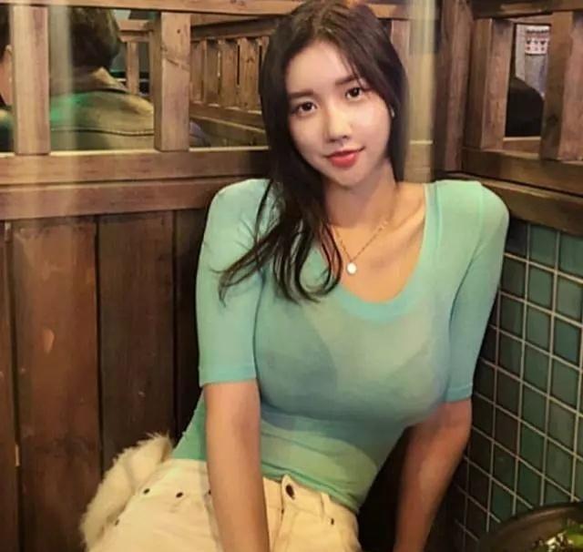 一款柔软的T恤衫带来的魅力，使你看着更成熟有型