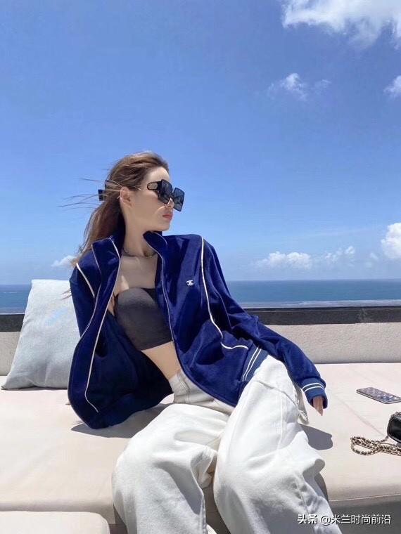 秋季新款潮爆了！2020ss最新 这款丝绒外套真的一眼爱