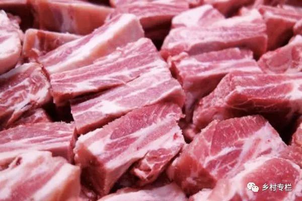 猪价暴跌，行情再次变脸，下半年猪价会跌成满