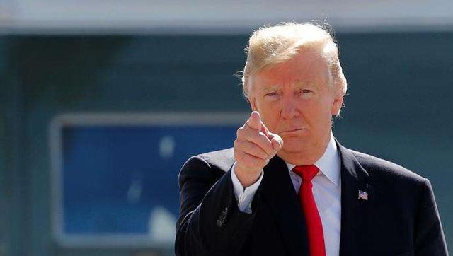 大型双标现场！特朗普对抗疫情犯下的错，正是