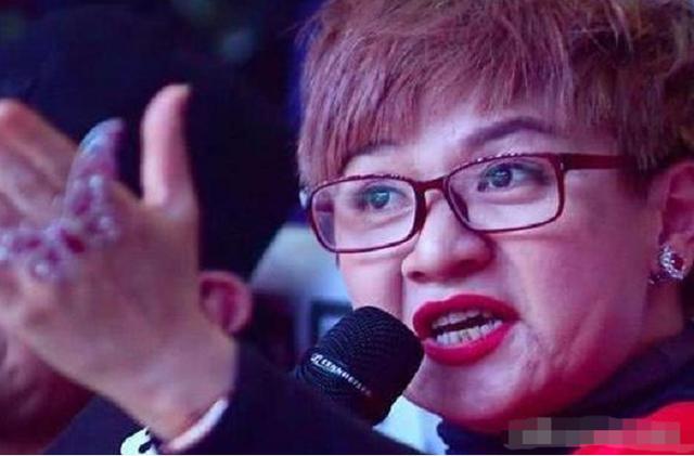 自以为红的不得了，上节目做导师疯狂耍大牌，