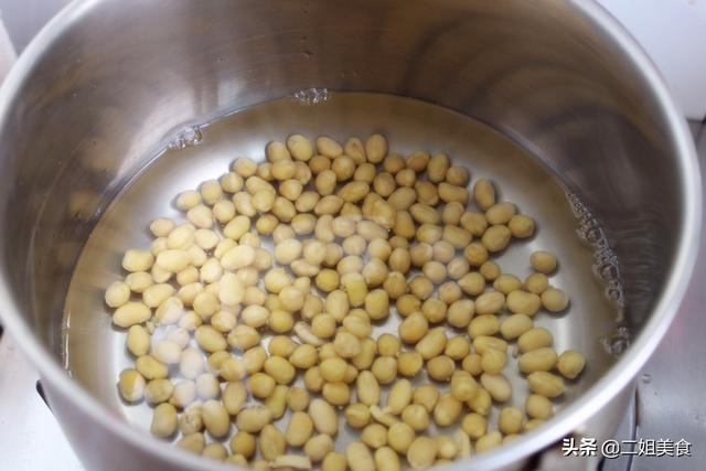 做豆浆，把黄豆泡好就打豆浆是错的，教您一招，豆浆丝滑还好喝