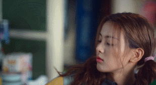 再现瞪眼式演技？严肃探讨一下，杨超越演技到底怎么样