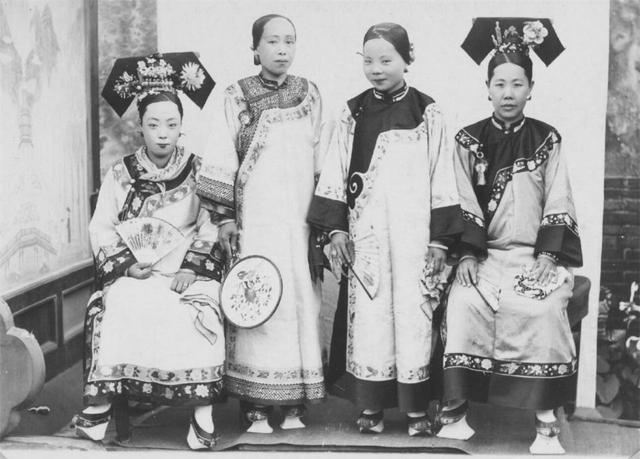 旗袍真的不是国服！一个字、三张图，让你看懂旗袍的前世今生
