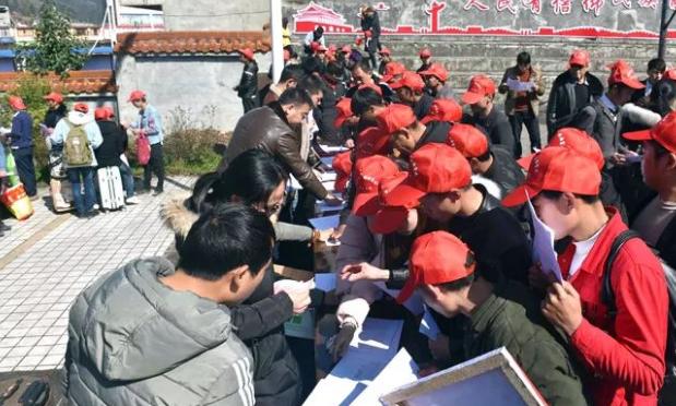 年轻人工作再难找，也不要找这4类工作，否则会越混越“没出息”