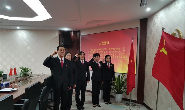 《天地传奇》,饰演小孽龙《张小五的春天》饰职权桂张志伟,在全中国一