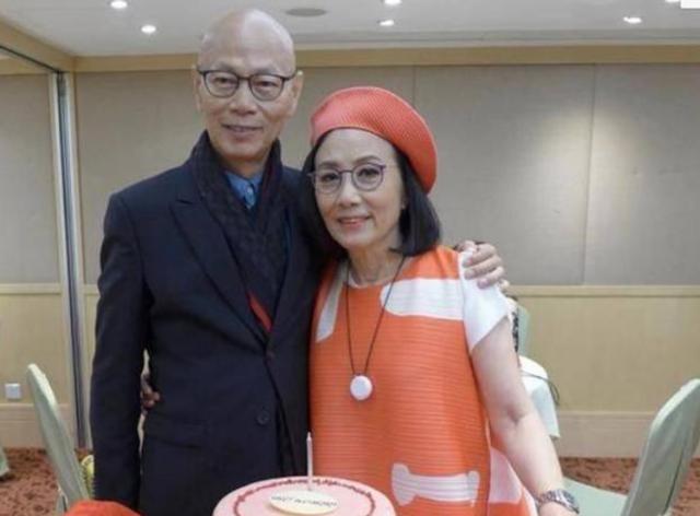 罗家英近况曝光，和妻子汪明荃抗癌多年，后悔没有生个孩子