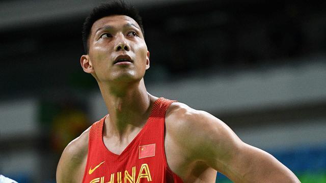 易建联倒下意味着时代终结 中国男篮未来由谁扛大旗？