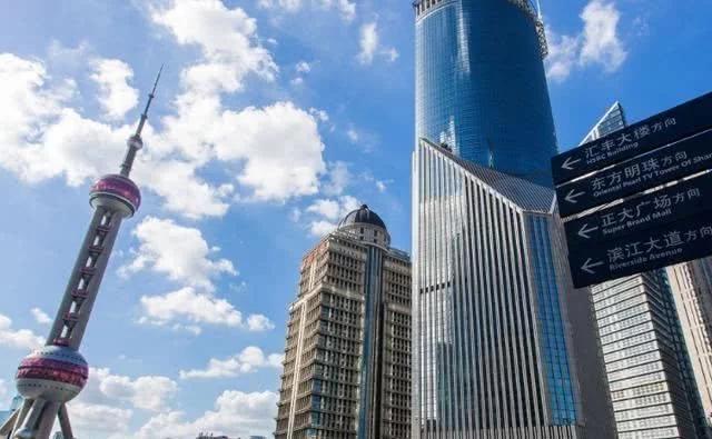 加拿大游客来中国旅行，看到我国的变化，忍不住竖起了大拇指