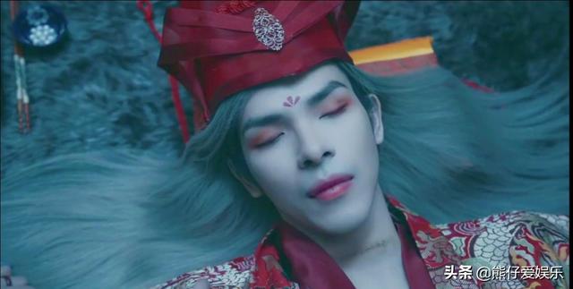 王和王后不和，双双爱上宫中乐师？这三人组演