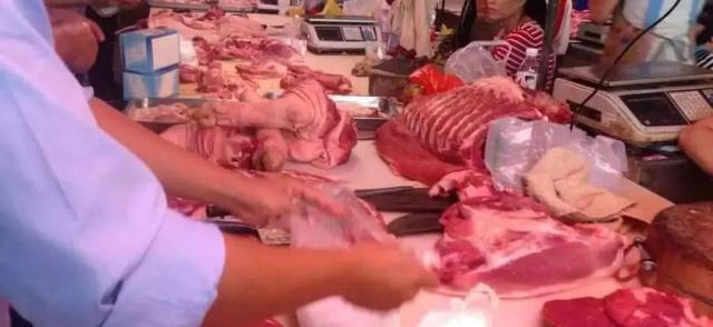 为什么有的猪肉盖红章，有的盖蓝章？千万别买
